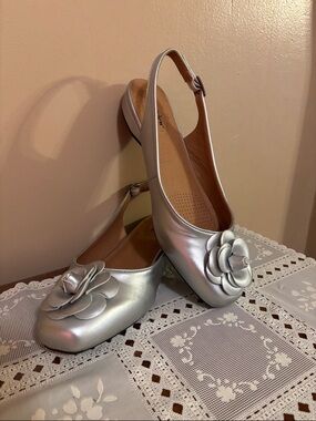 comfortview Silver Floral Slingback Flats